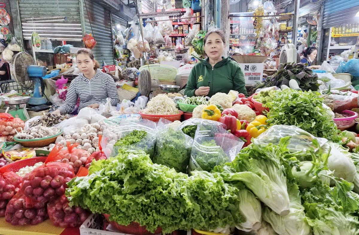 Rau xanh, các loại thịt, hải sản ở Đà Nẵng giảm giá sau Tết